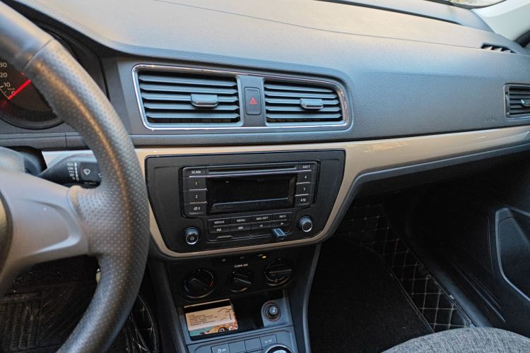 大众 朗逸 2017款 1.6L 手动风尚版中控内饰16