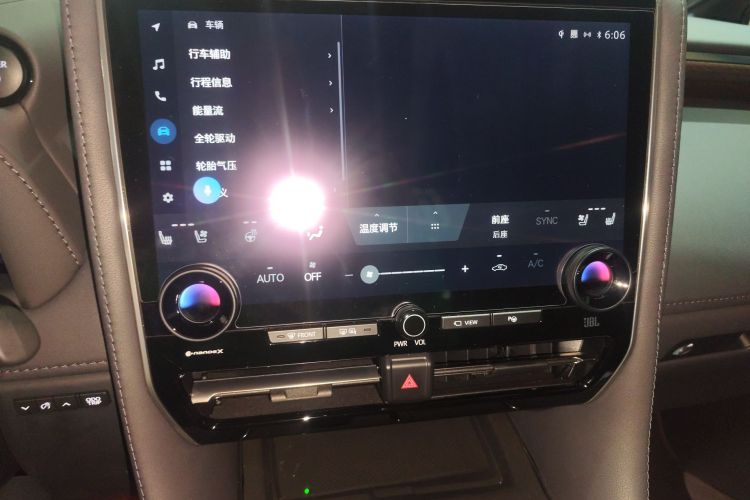 丰田 埃尔法 2024款 双擎 2.5L 尊贵版中控内饰16