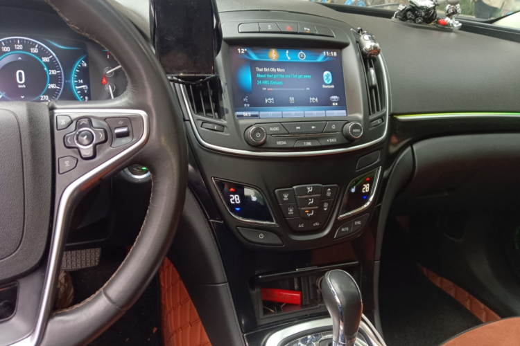 别克 君威 2015款 1.6T 精英技术型中控内饰16