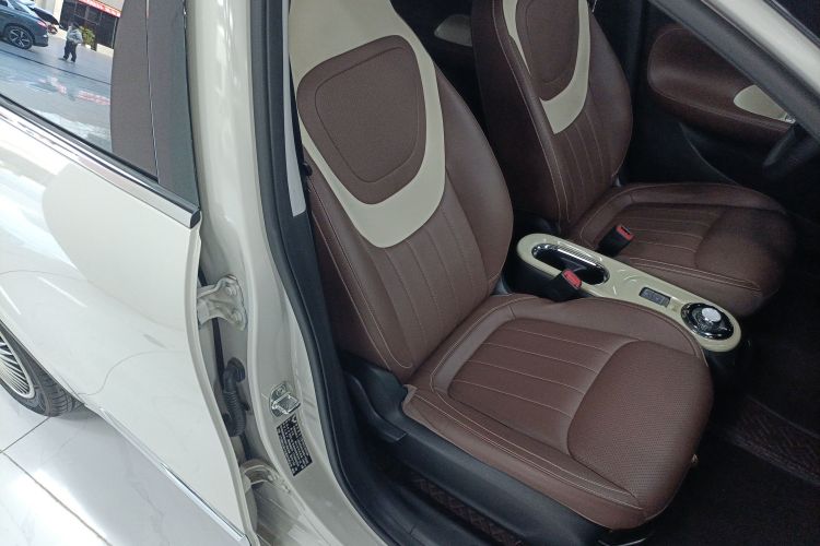 五菱汽车 五菱缤果 2023款 333km 灵犀互联+款局部细节41