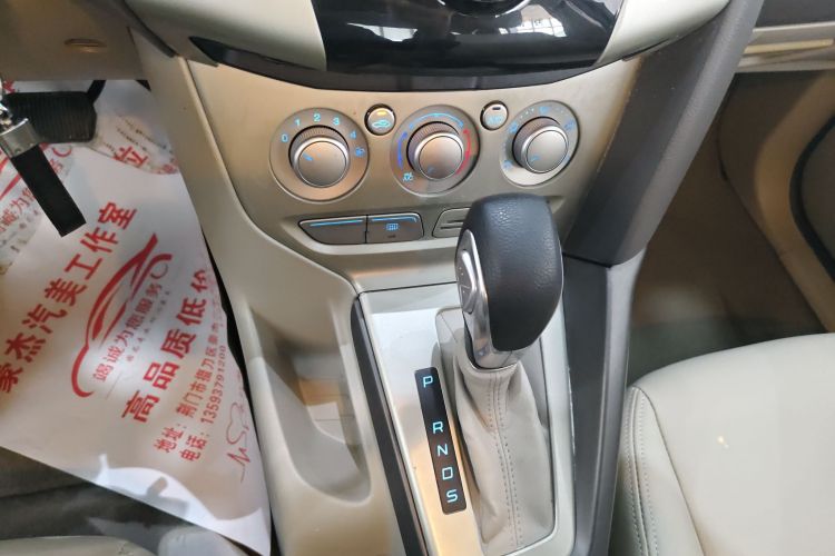 福特 福克斯 2012款 三厢 1.6L 自动舒适型中控内饰18
