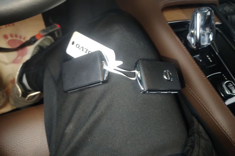 沃尔沃XC90 2022款 B6 智逸豪华版 7座中控内饰11