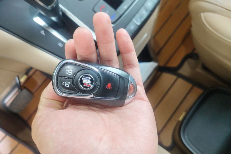 别克GL8 2018款 ES 28T 尊享型 国VI中控内饰7001