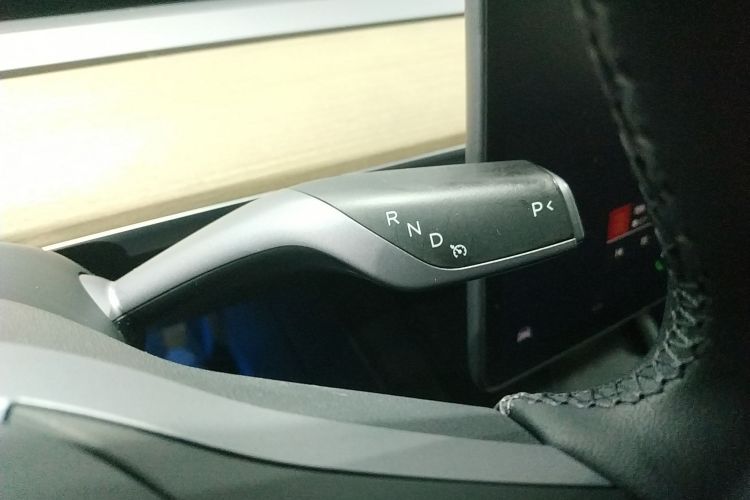 特斯拉 Model Y 2022款 改款 后轮驱动版中控内饰18