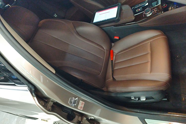 宝马5系 2018款 525Li 豪华套装中控内饰41