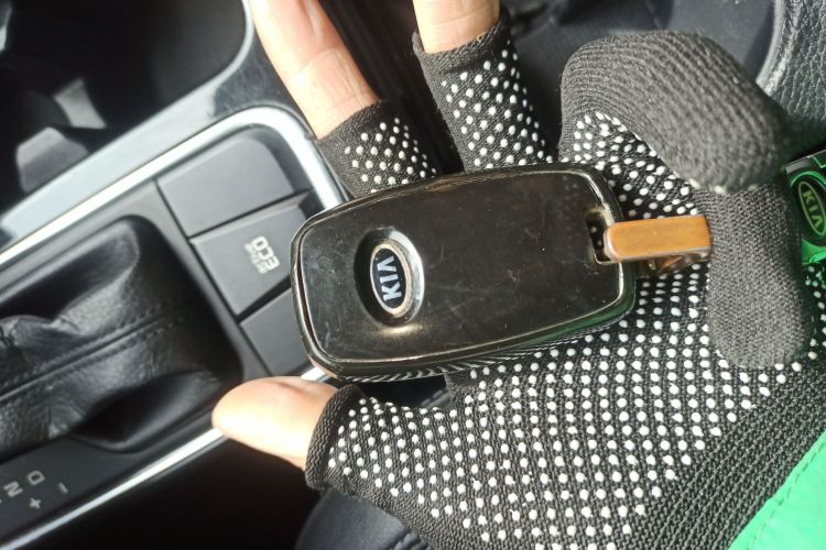 起亚K4 2014款 1.8L 自动GLS中控内饰7001