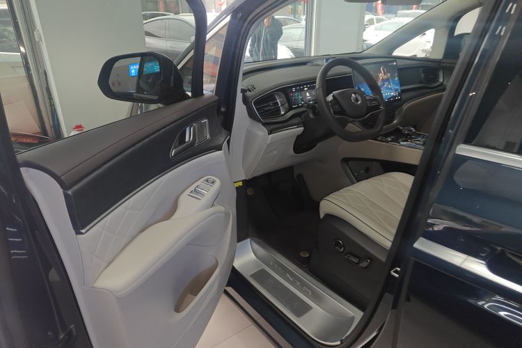 腾势D9 2024款 DM-i 1050 尊享型中控内饰7003