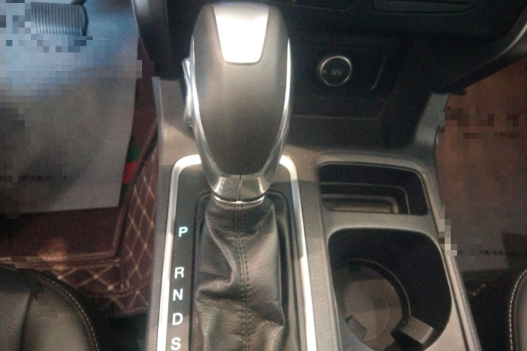 福特 翼虎 2019款 EcoBoost 180 两驱铂翼型 国VI中控内饰18