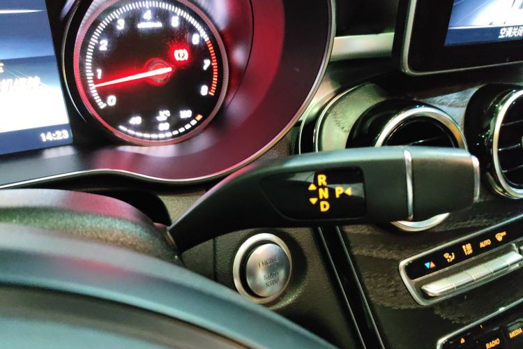 奔驰C级 2018款 C 200 L 运动版中控内饰18