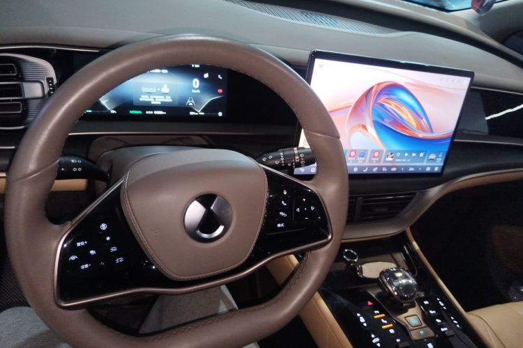 腾势D9 2022款 DM-i 970 四驱尊荣型中控内饰12