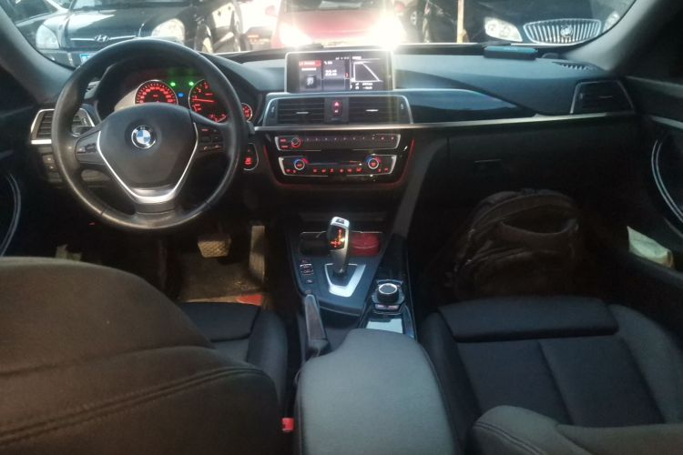 宝马3系GT 2018款 320i 时尚型中控内饰12