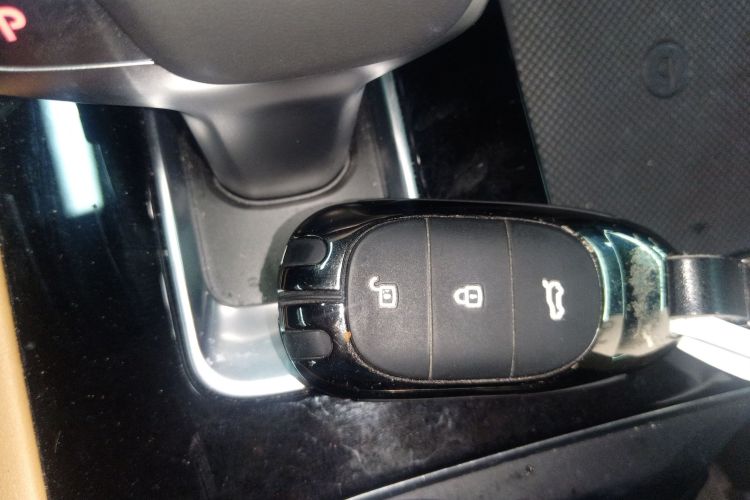 理想汽车 理想ONE 2021款 增程6座版中控内饰7001