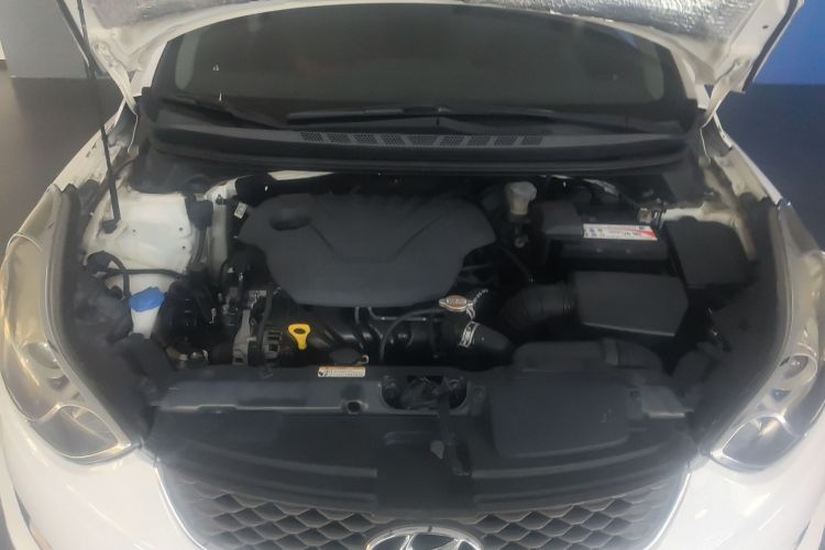 现代 朗动 2016款 1.6L 自动尊贵型机舱底盘24