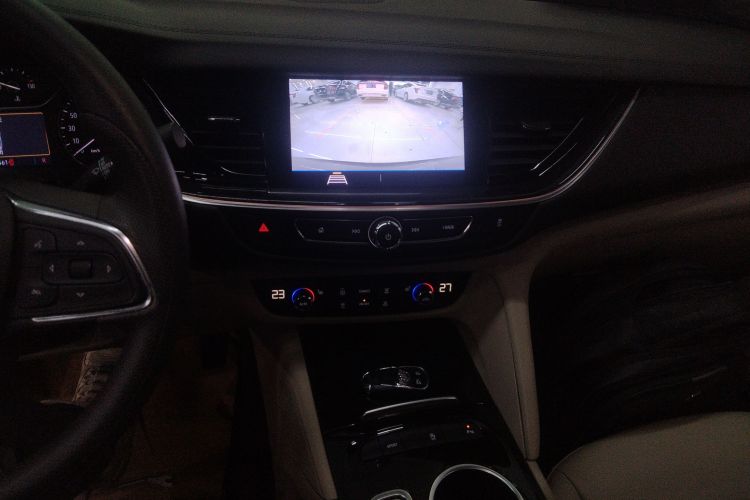 别克 君威 2021款 552T 精英型中控内饰16