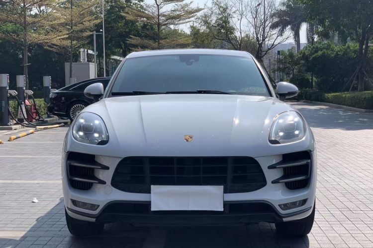 保时捷 2017款  Macan Turbo 3.6T车身外观2