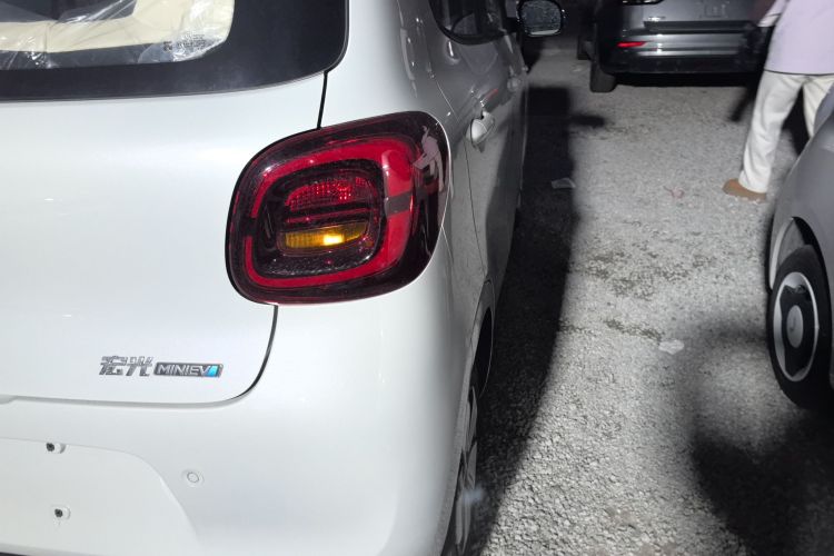 五菱汽车 宏光MINIEV 2025款 四门版 进阶款车身外观9