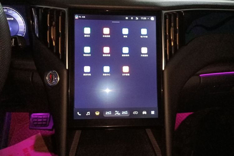红旗HS7 2023款 2.0T 自动两驱旗享版 六座局部细节16