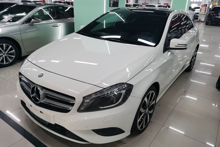 奔驰A级(进口) 2015款 A 200 时尚型车身外观1