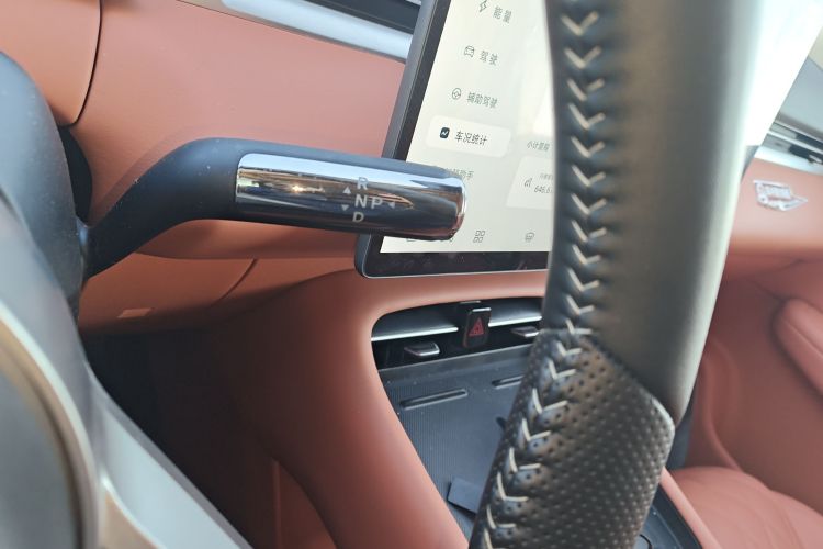 蓝电E5 PLUS 2026款 165km 长续航先享版Ultra 7座中控内饰18