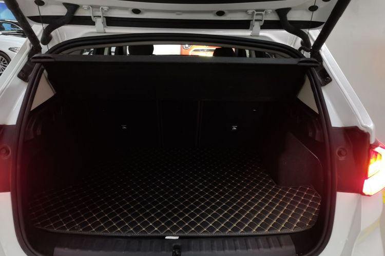 宝马X1 2023款 sDrive20Li X设计套装机舱底盘23