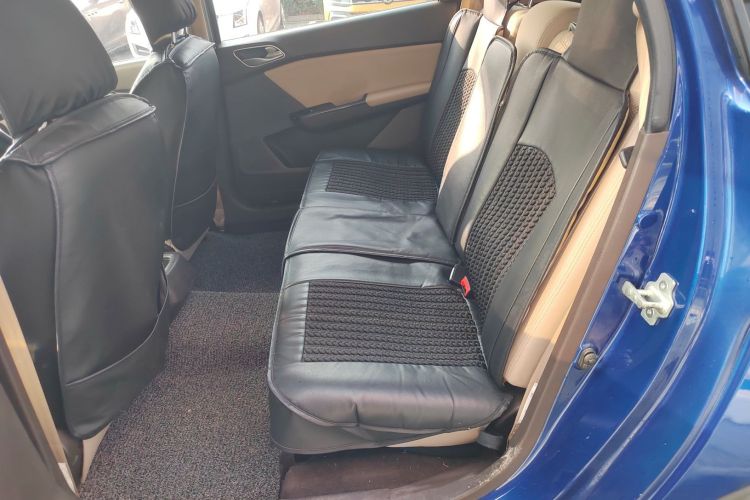 宝骏310W 2017款 1.5L 手动舒适型 国V中控内饰21