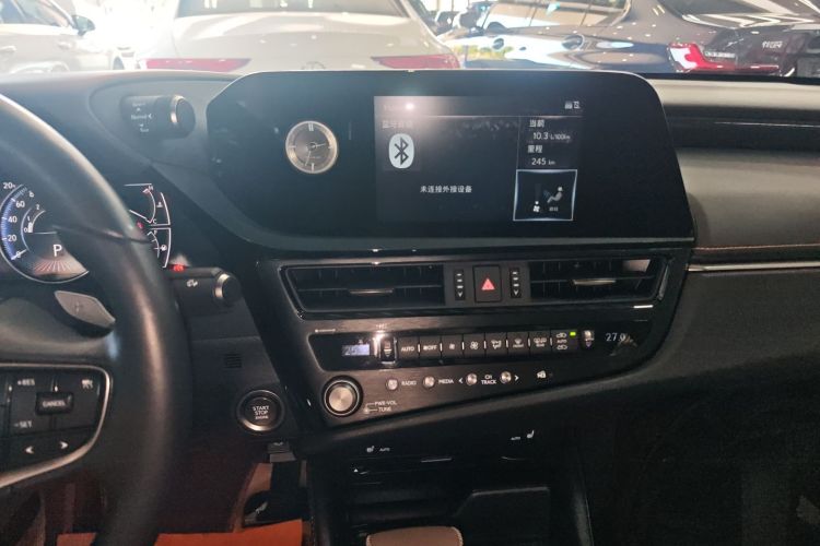 雷克萨斯ES 2021款 200 卓越版中控内饰16