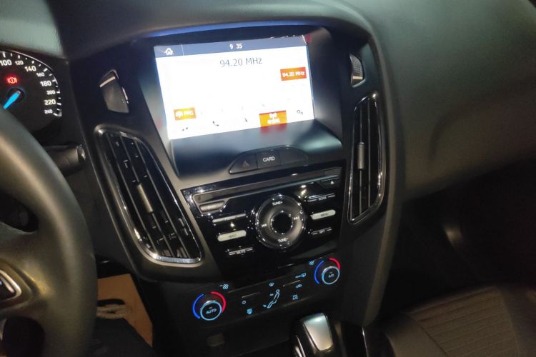 福特 福克斯 2017款 三厢 EcoBoost 125 自动超能风尚型智行版中控内饰16