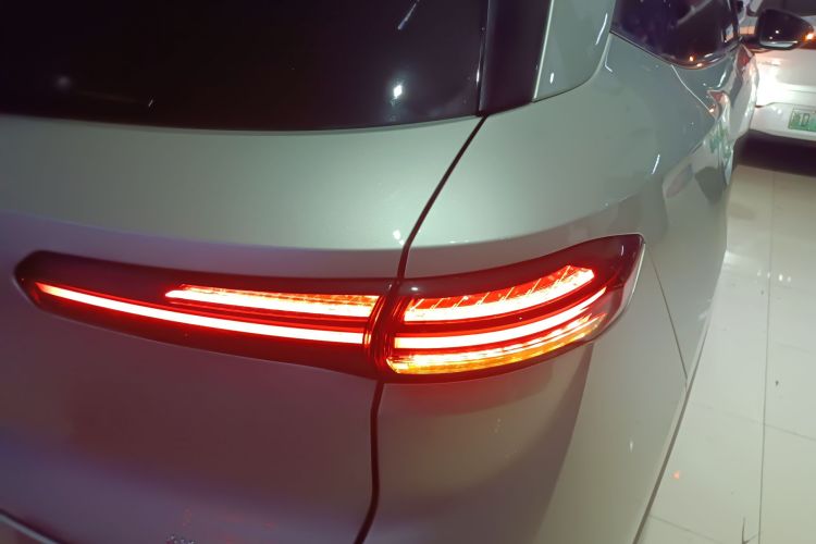 奔腾 悦意03 2025款 565km 臻享版车身外观9