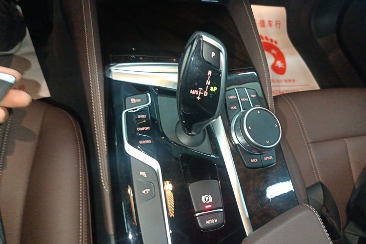 宝马5系 2020款 525Li 豪华套装中控内饰18