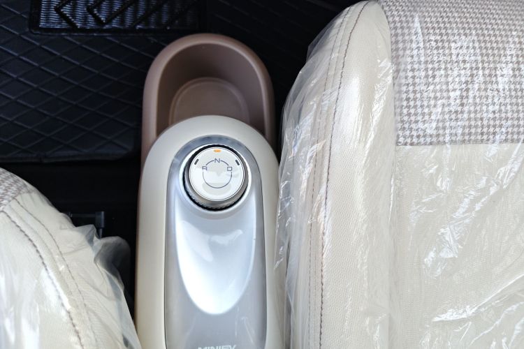 五菱汽车 宏光MINIEV 2025款 四门版 进阶款中控内饰18