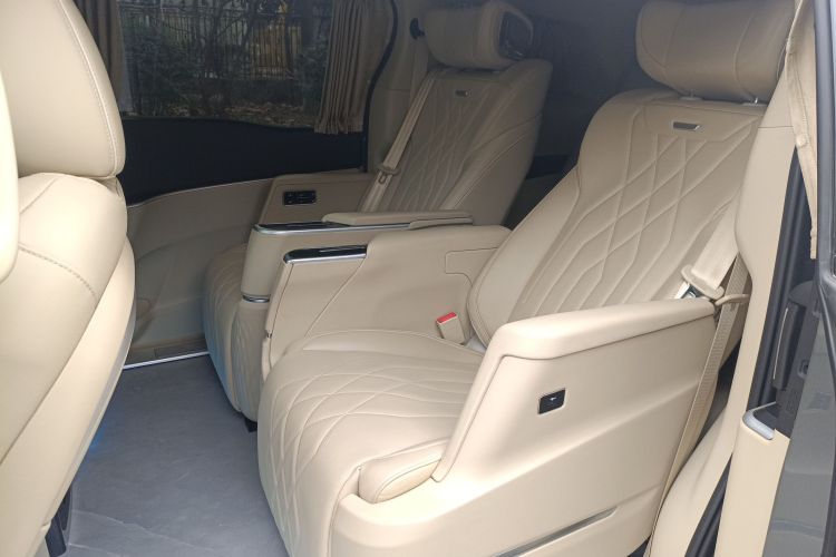 别克GL8 2023款 改款 陆上公务舱 豪华型中控内饰21