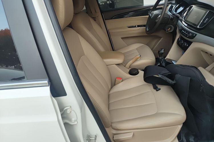 宝骏730 2016款 1.5L 手动舒适型 7座 国V局部细节41