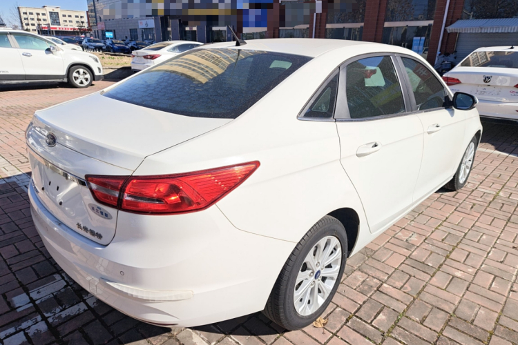 福特 福睿斯 2017款 幸福版 1.5L 手动时尚型车身外观7