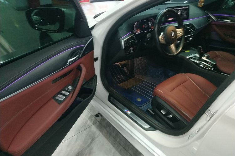 宝马5系 2023款 530Li 领先型 M运动套装中控内饰7003