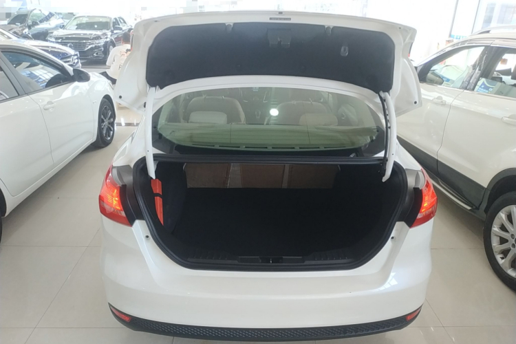 福特 福克斯 2017款 三厢 1.6L 自动舒适型智行版中控内饰23