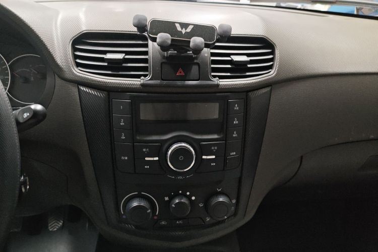 五菱汽车 五菱宏光 2020款 1.2L S基本型国VI LSI中控内饰16