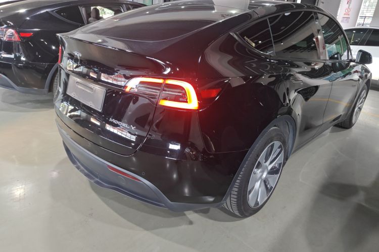 特斯拉 Model Y 2022款 改款 后轮驱动版车身外观7
