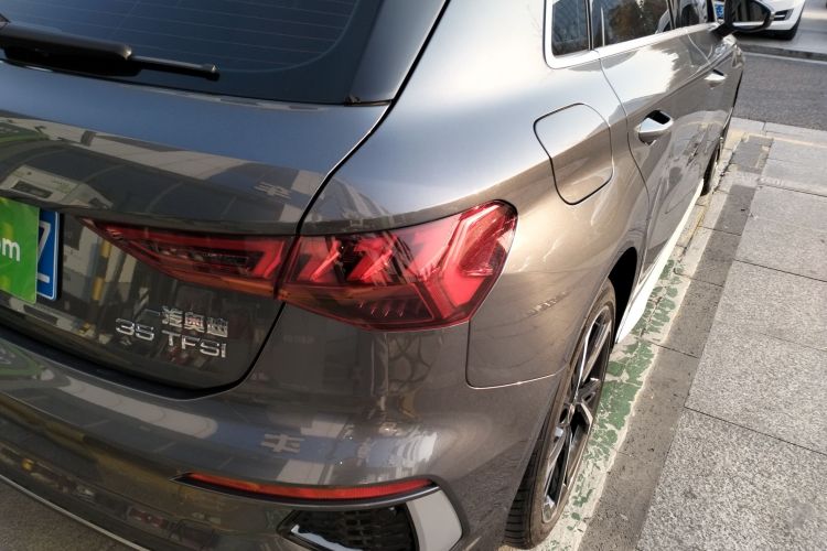 奥迪A3 2024款 Sportback 35 TFSI 时尚运动型车身外观9