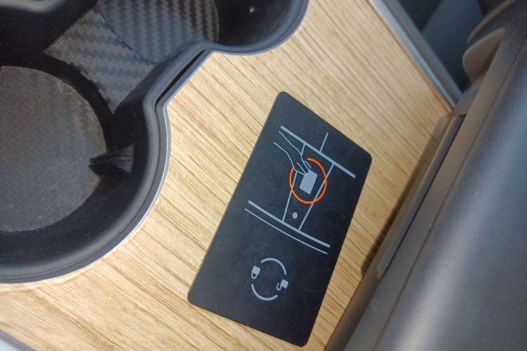 特斯拉 Model Y 2022款 改款 后轮驱动版中控内饰7001