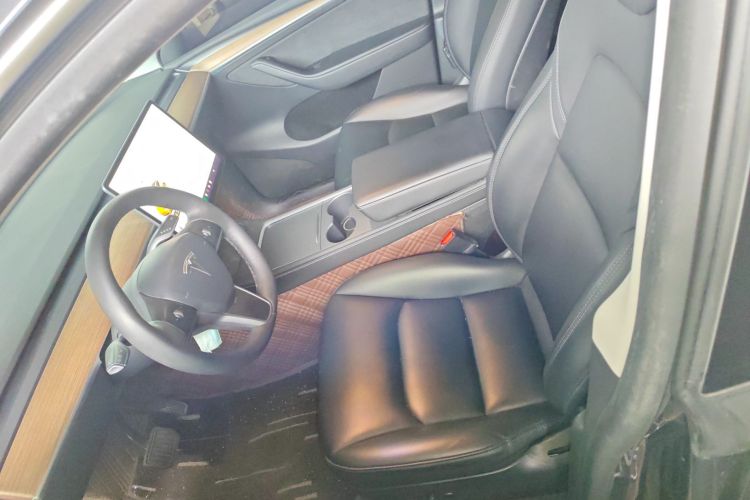 特斯拉 Model Y 2021款 标准续航后驱版中控内饰19