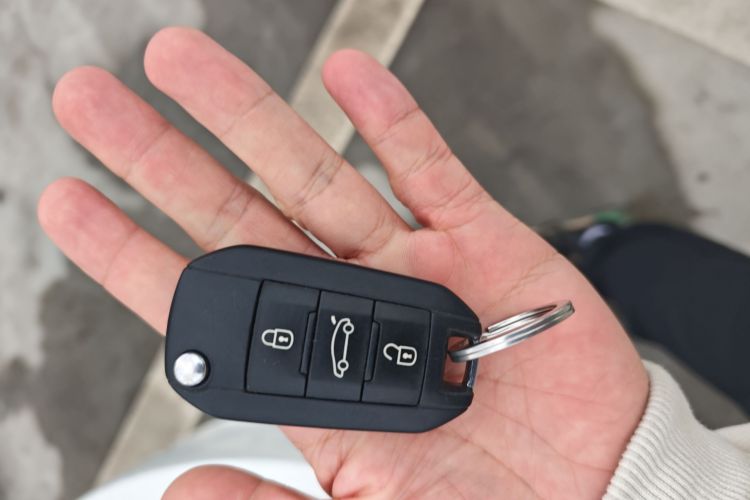 标致408 2014款 1.8L 自动豪华版中控内饰11