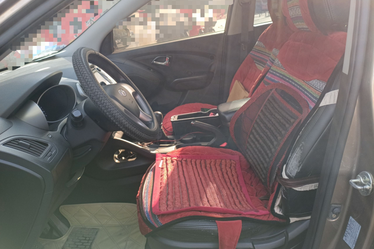 北京现代ix35 2013款 2.0L 手动两驱舒适型GL 国IV中控内饰19