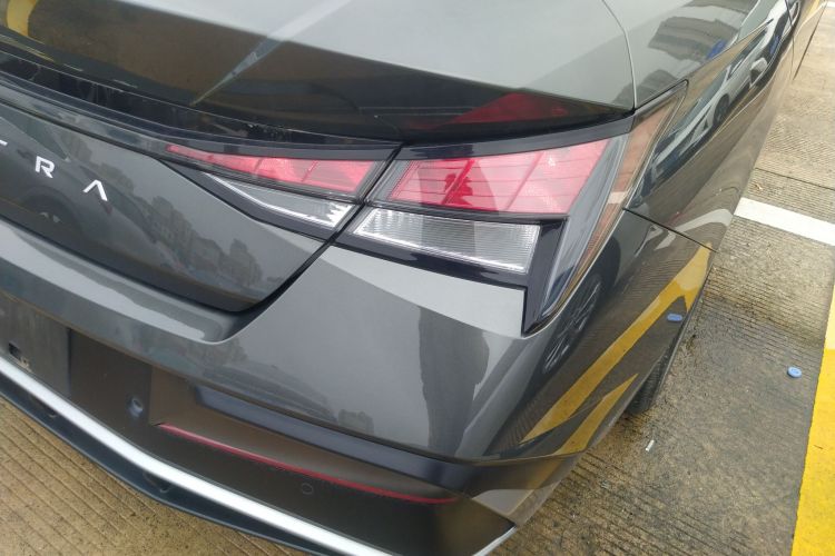 现代 伊兰特 2023款 1.5L CVT GLX精英版车身外观9