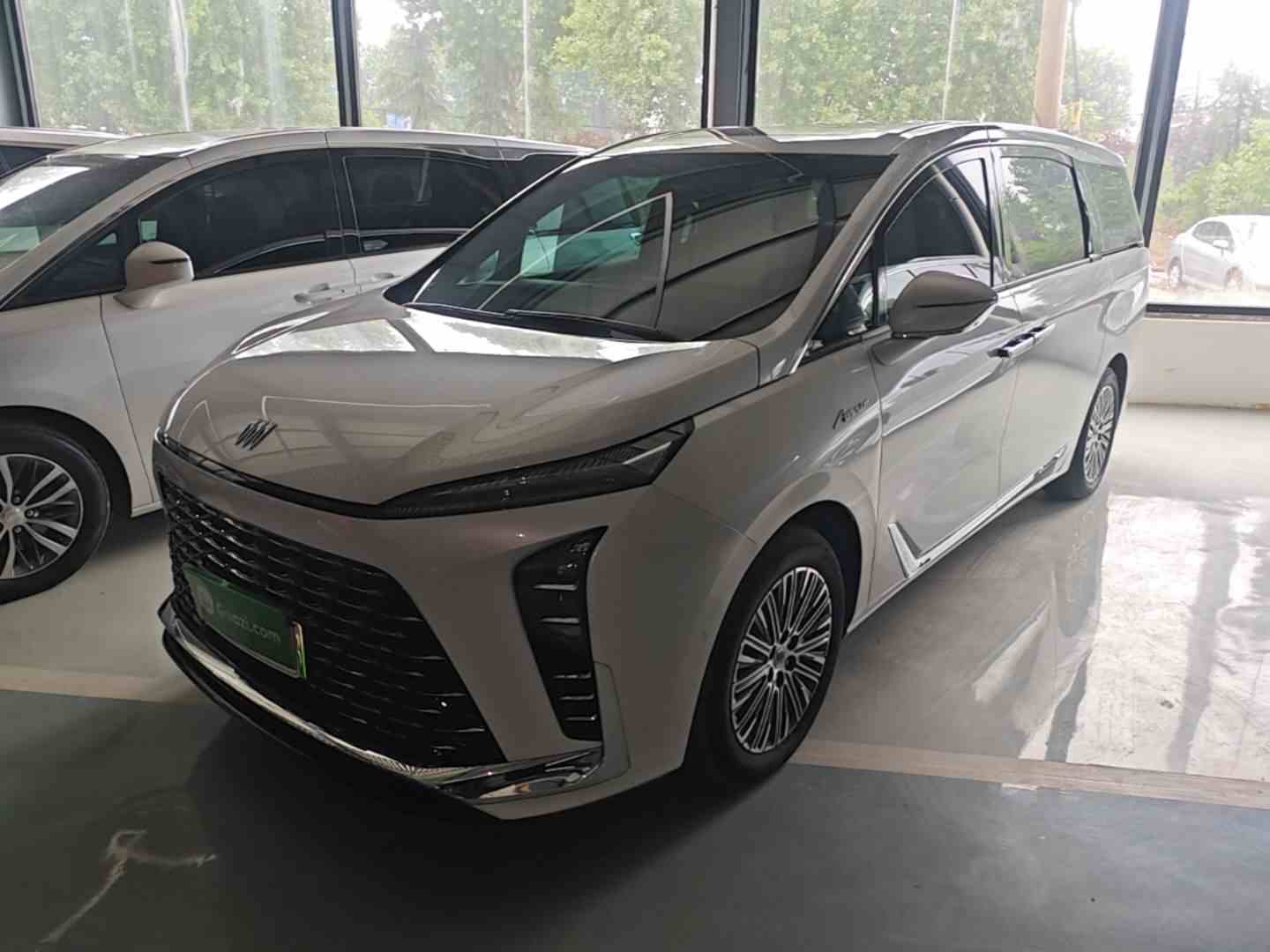 别克GL8新能源 2024款  陆尊 奢享版 7座(2)