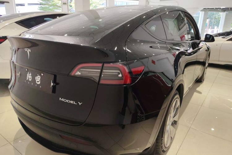 特斯拉 Model Y 2022款 改款 后轮驱动版车身外观7