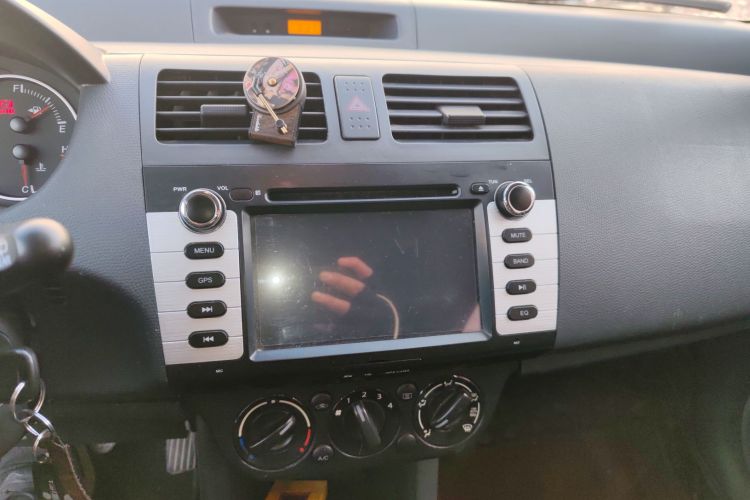 铃木 雨燕 2014款 1.5L 自动时尚型中控内饰16