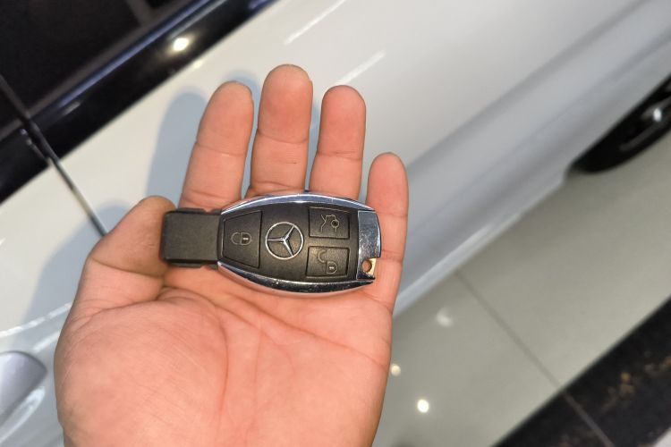 奔驰C级 2018款 C 200 运动版中控内饰11