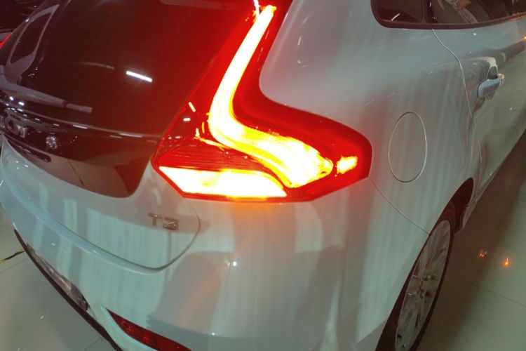 沃尔沃V40 2016款 T3 智逸版车身外观9