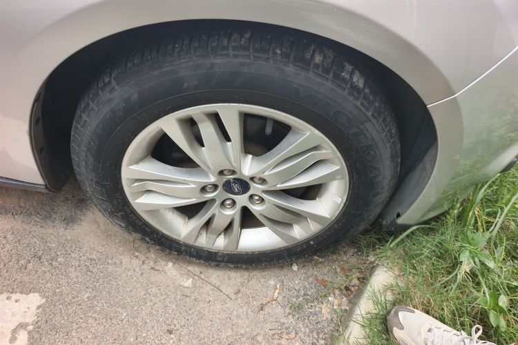 福特 福克斯 2012款 三厢 1.6L 自动舒适型车身外观6007