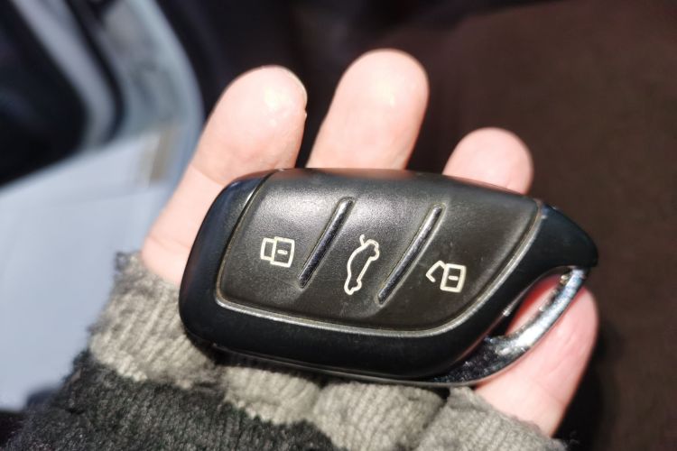 荣威i6 MAX新能源 2023款 EV 420天幕特别版中控内饰11